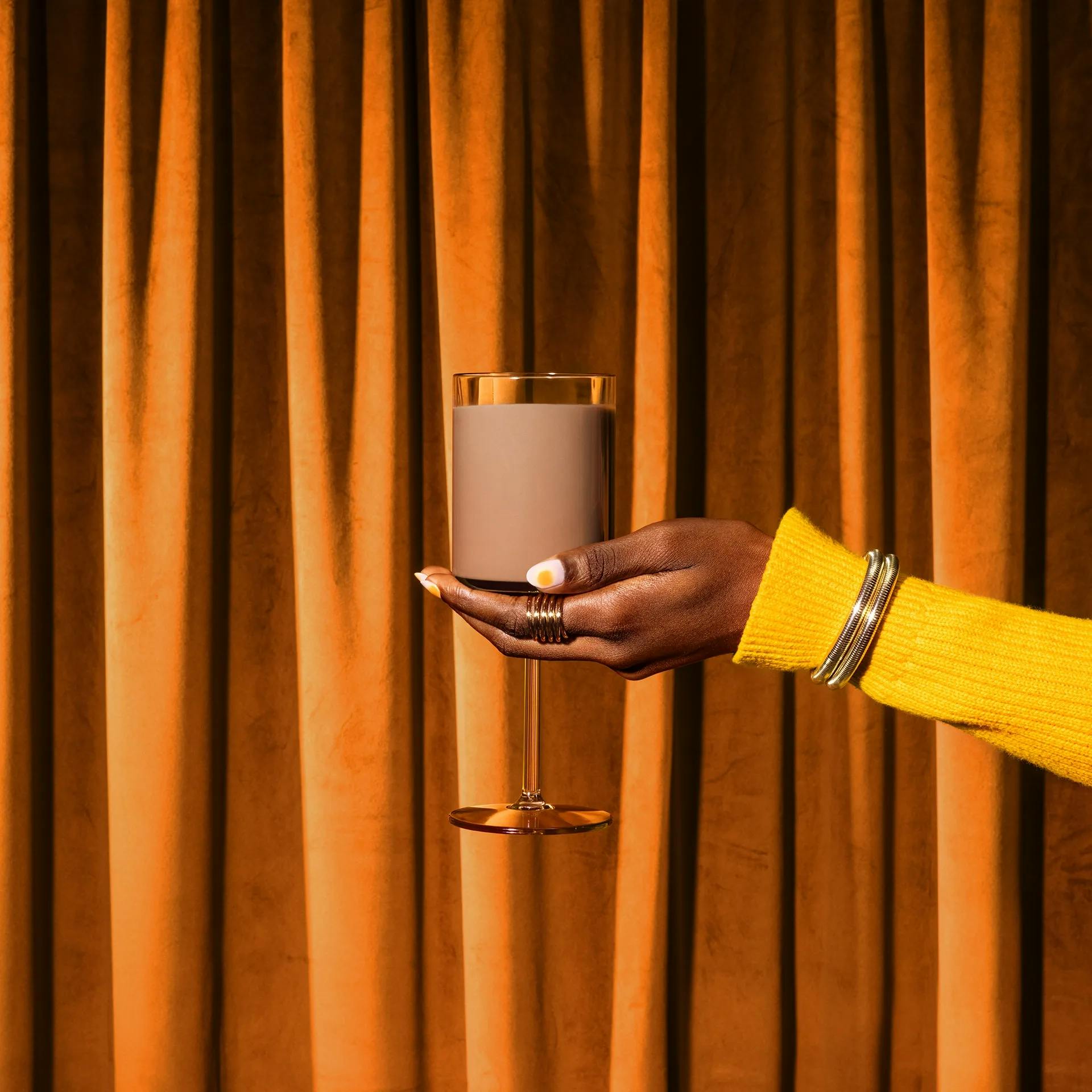 INDULGENCE SCT HT Holding Shake Glass v2 RGB Protein Shake