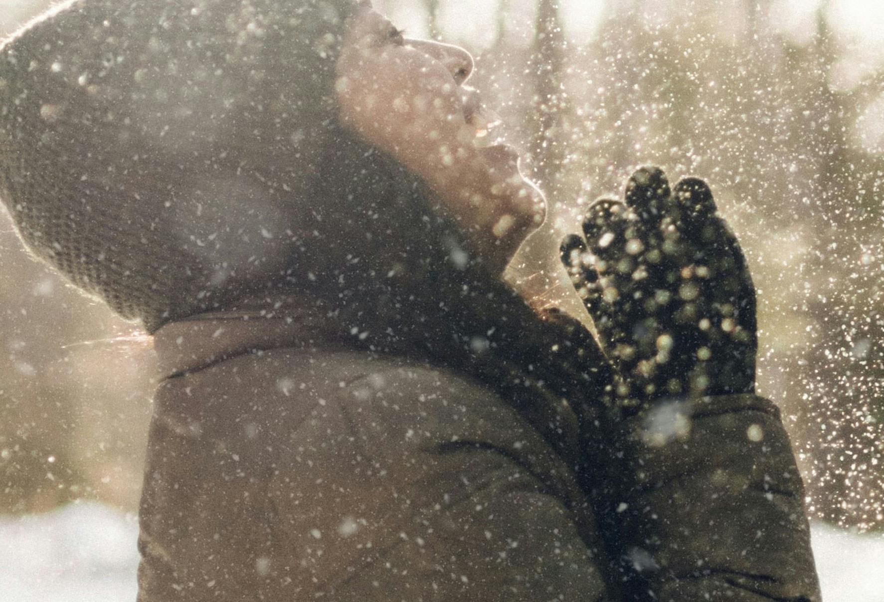 A women standing in the snow.