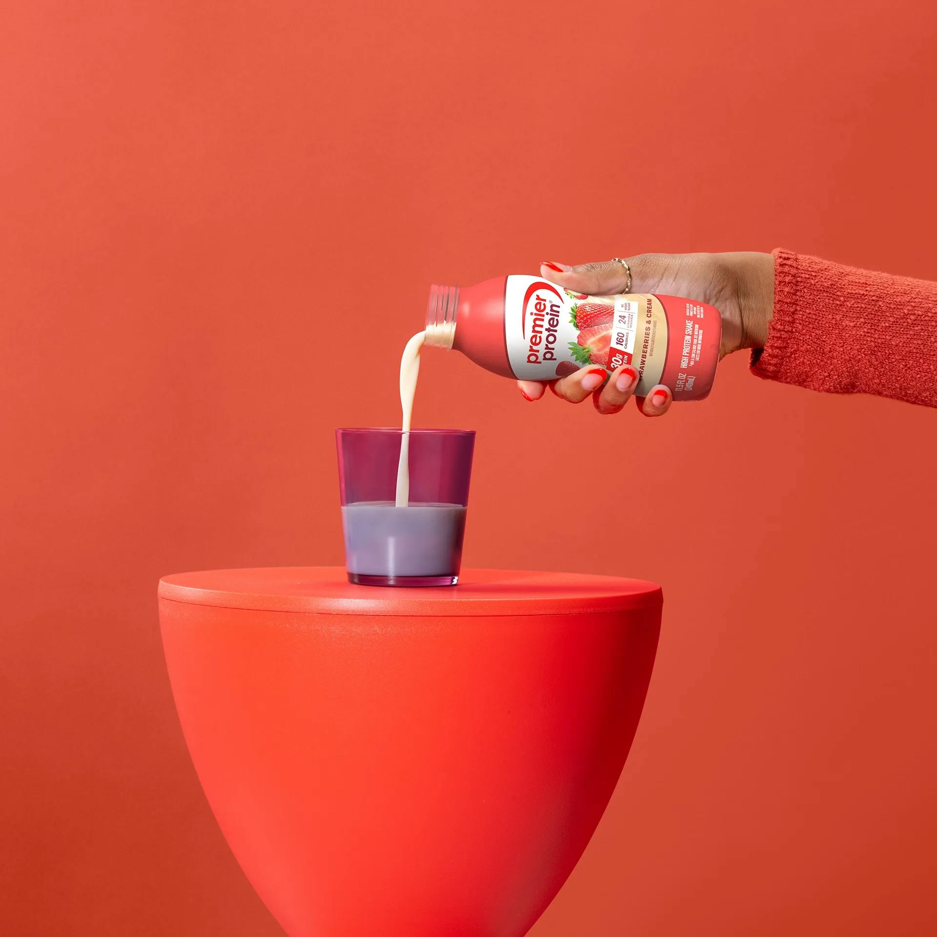 SHAKE SC HT Pouring In Glass Podium r2 RGB Protein Shake